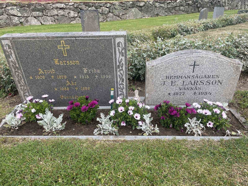 Grave number: 001 1   279