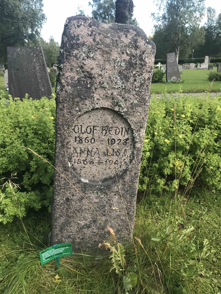 Grave number: UN F   176, 177