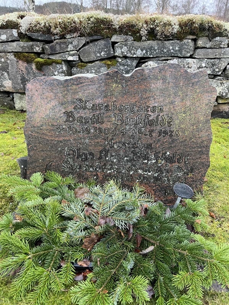 Grave number: Ärt 60 21     5+6