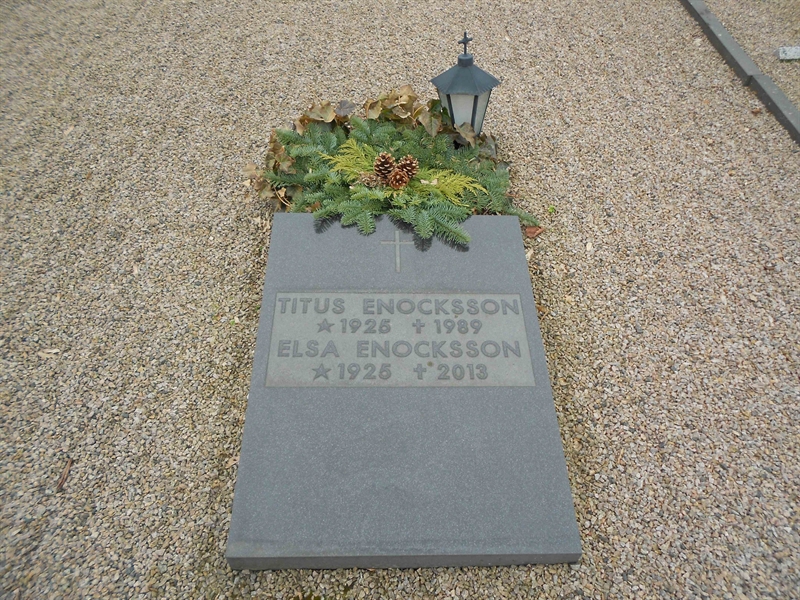 Grave number: V 3    13
