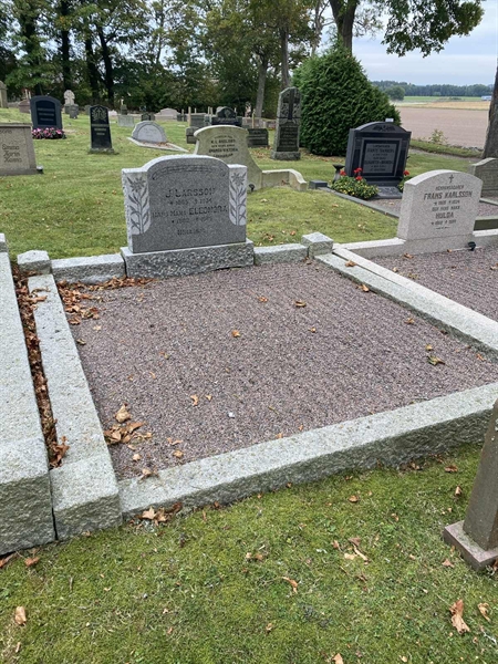 Grave number: LED J    70-71