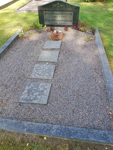 Grave number: 01   367