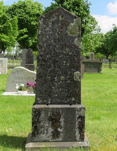 Grave number: 01 J    28