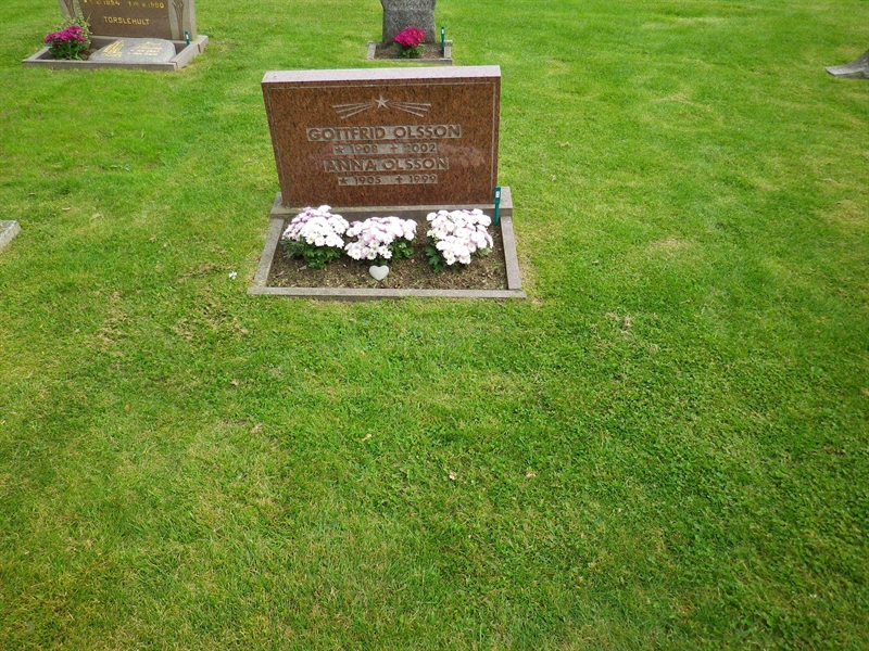 Grave number: VI K    13, 14