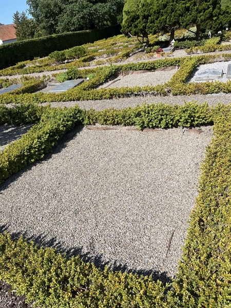 Grave number: NK F 68-69