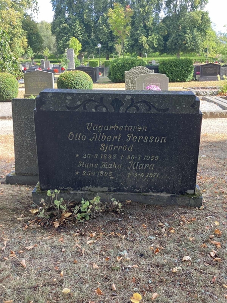 Grave number: HK B    16, 17