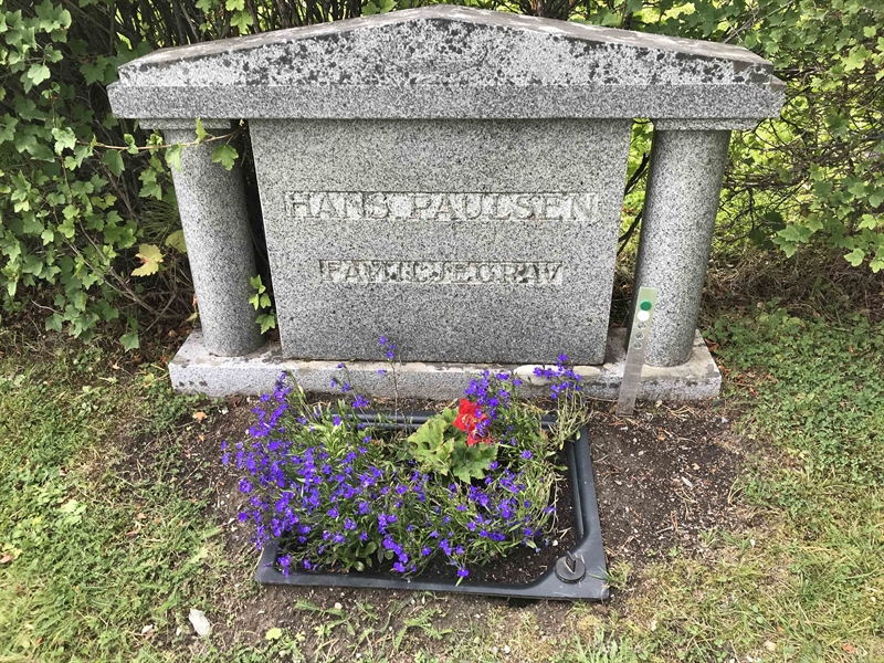 Grave number: UÖ KY   333, 334, 335