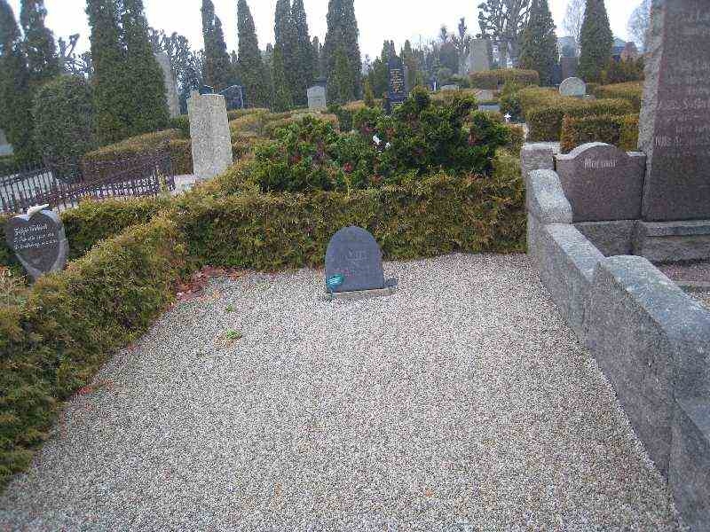 Grave number: NK IV    95