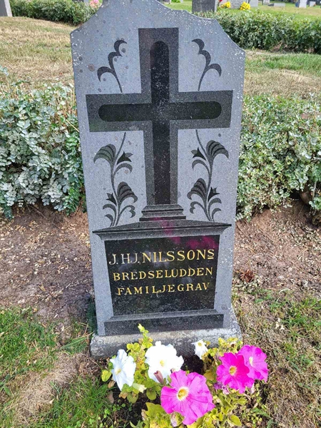 Grave number: 001 1    37