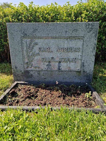 Grave number: 501 24 4997-4998