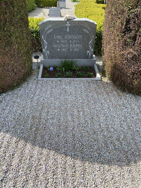 Grave number: GR F    50