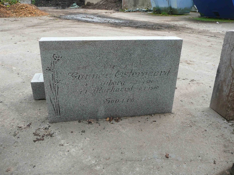 Grave number: 01 C   438