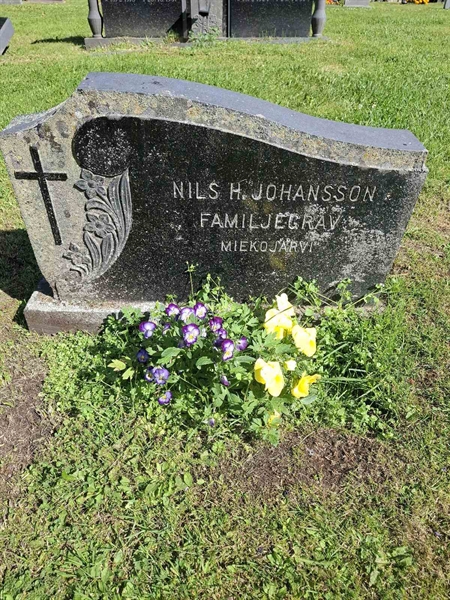 Grave number: 001 2   876