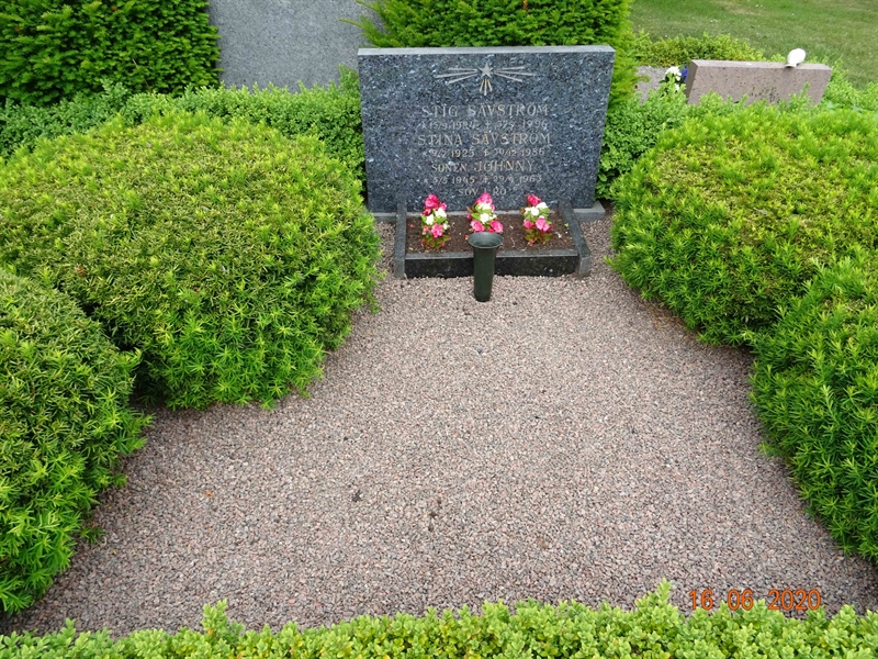 Grave number: NK 2 DE    28, 29, 30