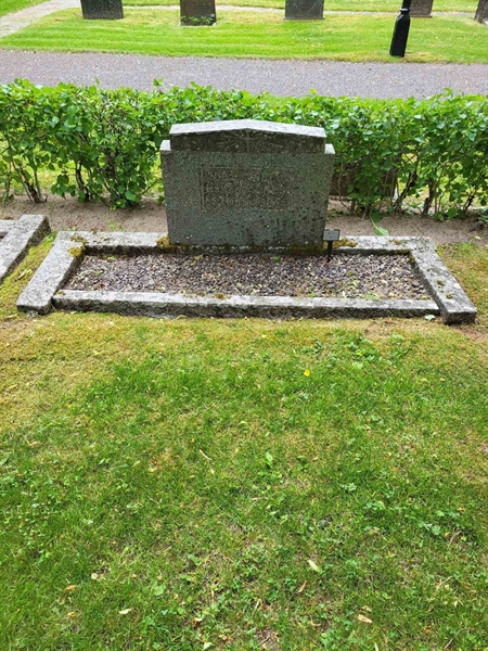 Grave number: Jä 02    41