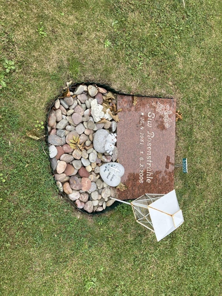 Grave number: R 03    16