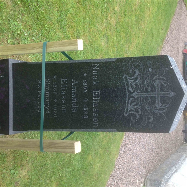 Grave number: JÄ N    17, 18