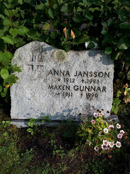 Hautatunnus: NK F C    27-28