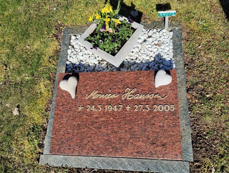 Grave number: NÅ U44    75