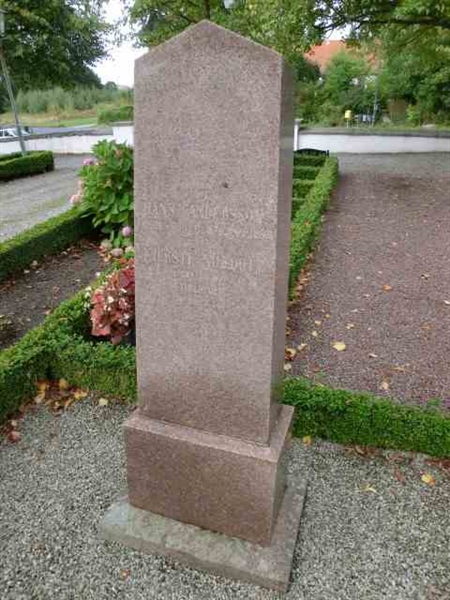 Grave number: TU 01    007