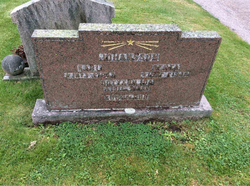 Grave number: KN 02   412, 413
