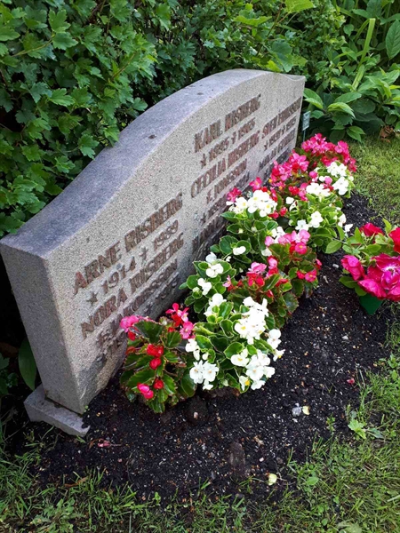 Hautatunnus: GK F 5   421