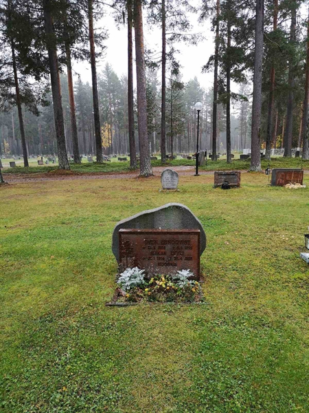 Grave number: VLM 15    32-33