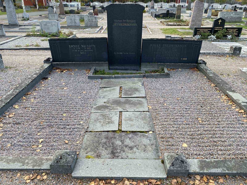 Grave number: 2 06    23