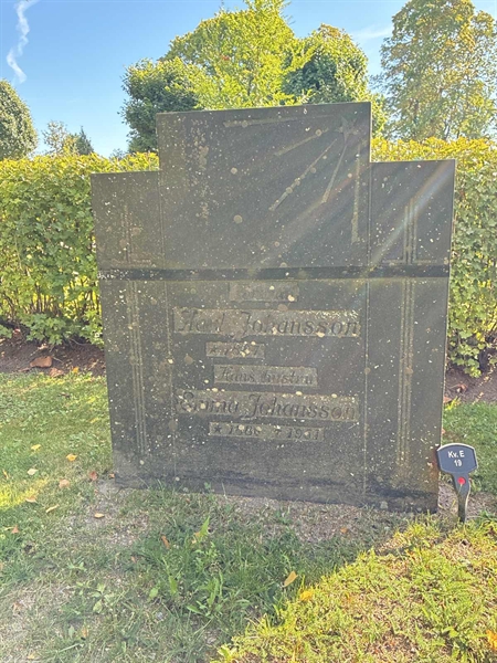 Grave number: 22 E    19