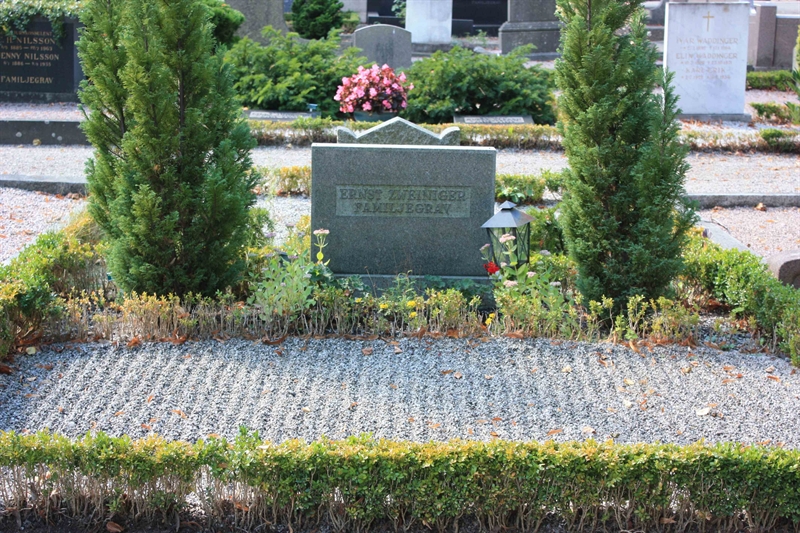 Grave number: Ö 18i   111, 112