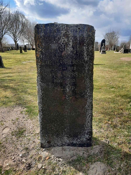 Grave number: OG O   111-113
