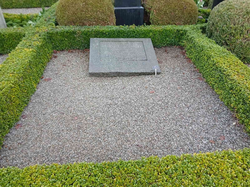 Grave number: Si J    98, 99