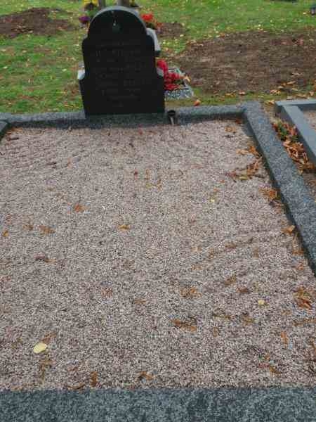 Grave number: 05 A   296-297