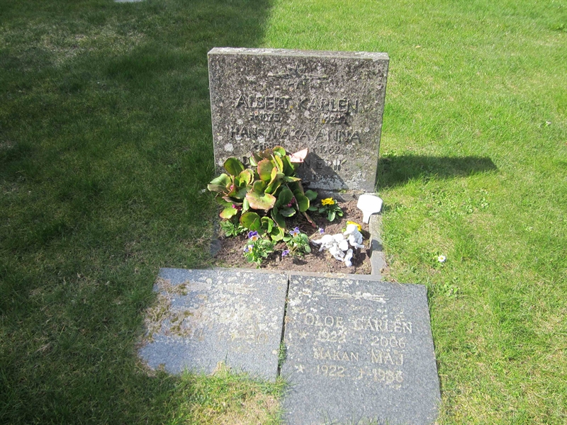 Grave number: 04 D   14, 15
