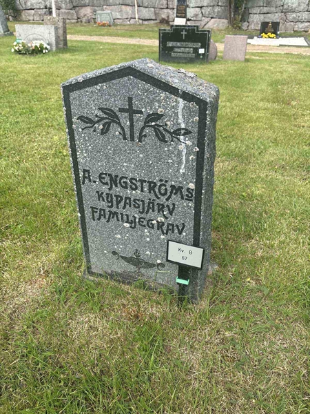 Grave number: 003 B    67