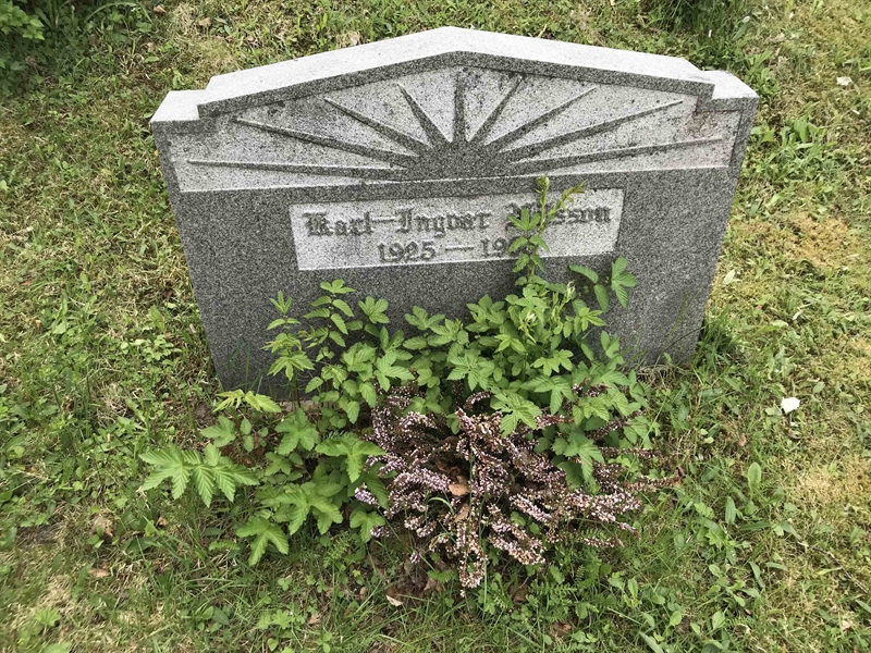 Grave number: UN D    76, 77, 78