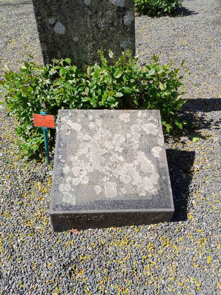 Grave number: G A 322-323