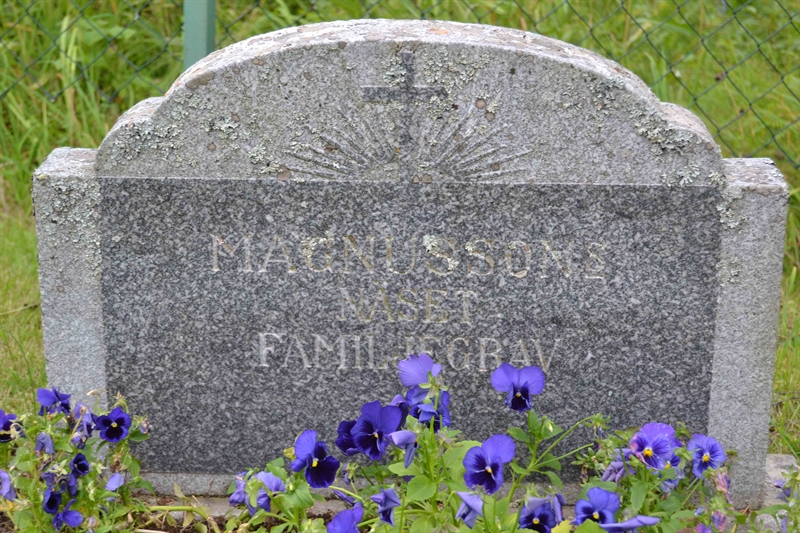 Grave number: 1 H   552