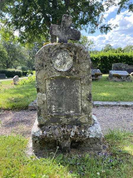 Grave number: 8 1 02    35