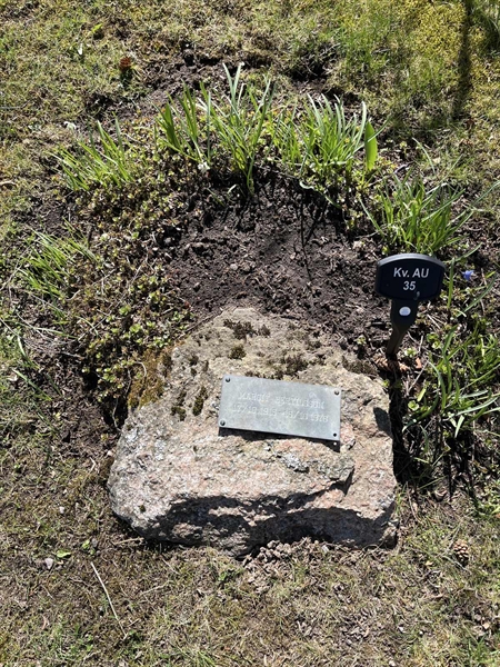 Gravnummer: 22 AU    35