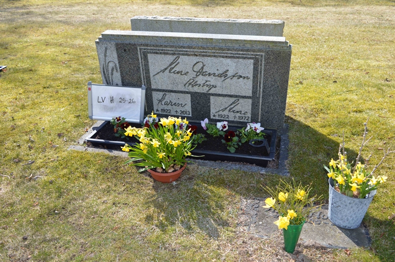 Grave number: LV H    25, 26