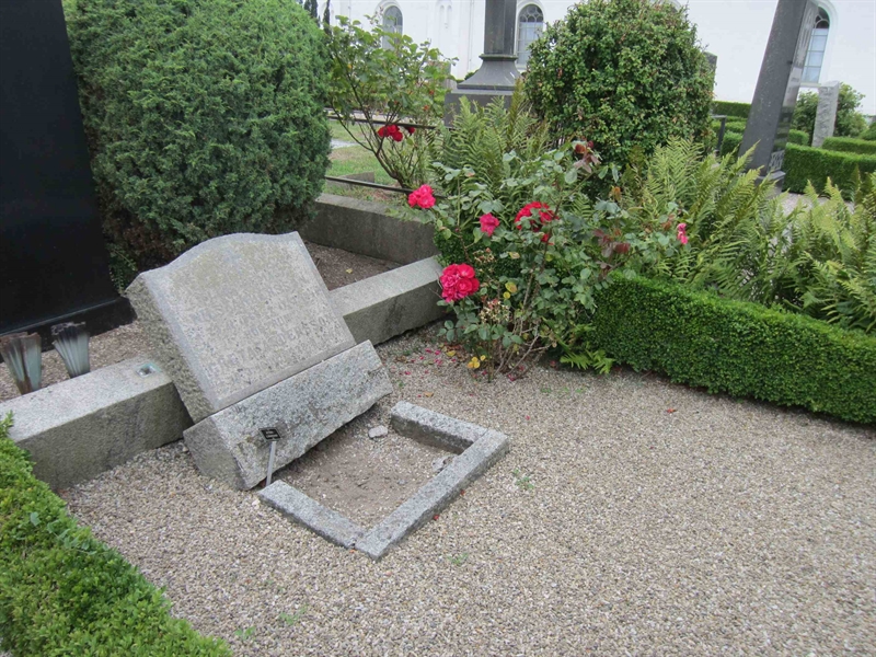 Grave number: SK 03    25
