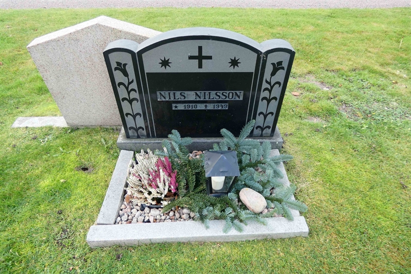 Grave number: TR 3    99