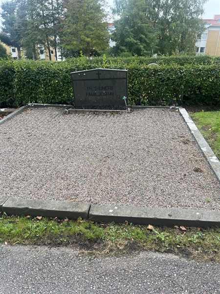 Grave number: 1 1 R    37