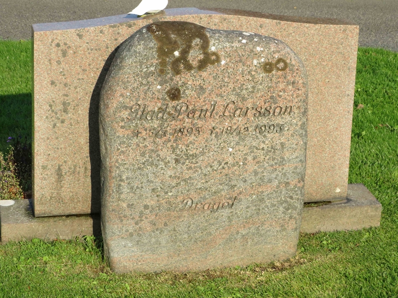 Grave number: 1 02   46