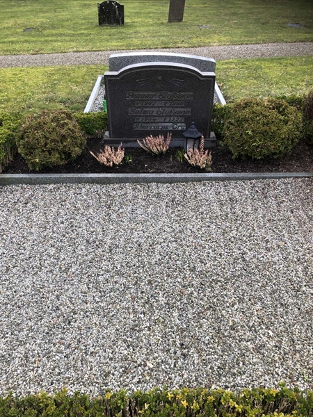 Grave number: FR 5    11, 12