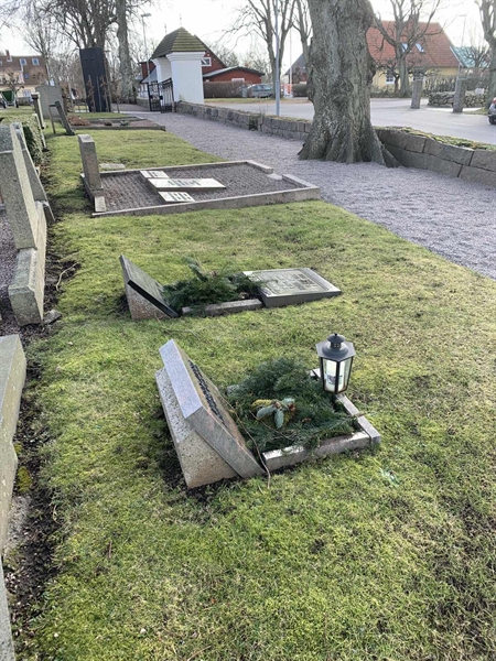 Grave number: SÖ E   152, 153, 154