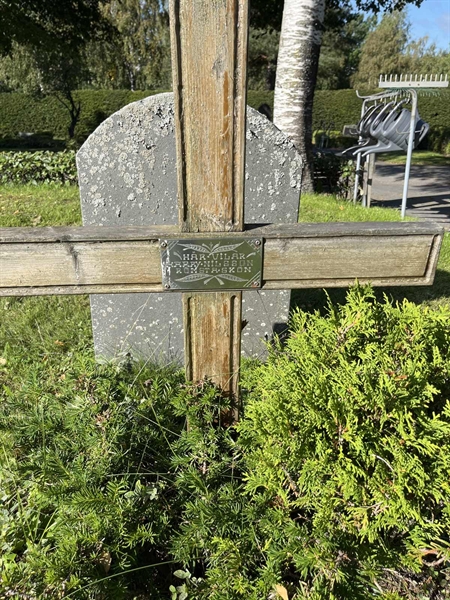 Grave number: 1 06  2001