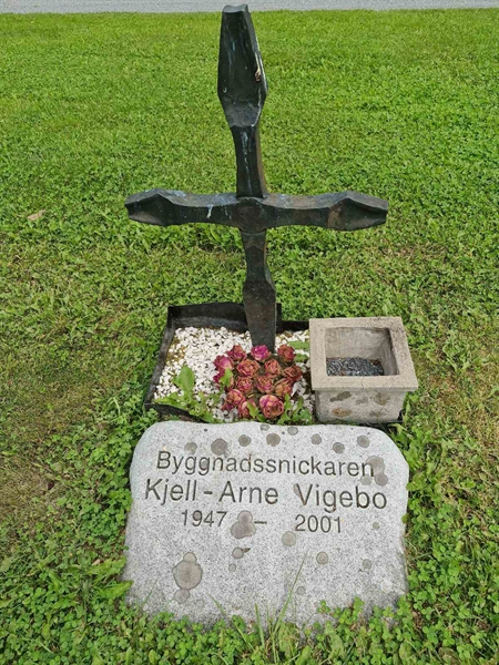 Grave number: AK E  7597-7598