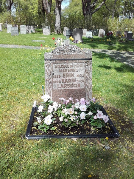 Grave number: NO 07   106